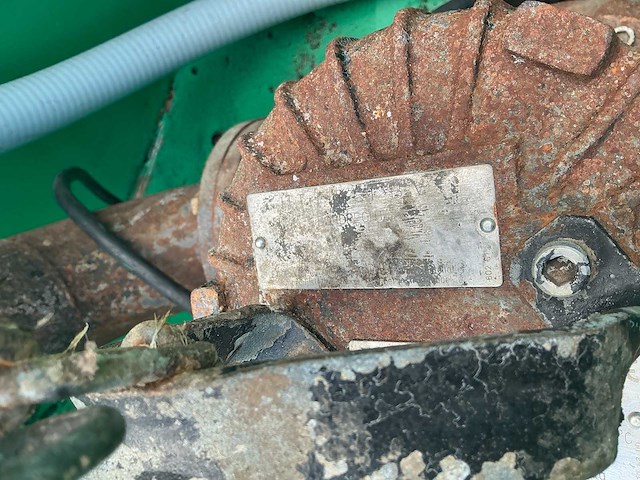 Steenvoorden machines industriële was-/spoelinstallatie met watervat en elektrische lier - afbeelding 43 van  44
