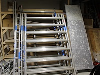 Steiger asc bestaande uit 6 zijdelen, 2 opzetstukken, 2 leuningdelen, 3 loopplanken, 4 wielen, 2 voorloople... - afbeelding 1 van  5