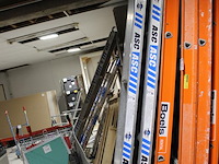 Steiger asc bestaande uit 6 zijdelen, 2 opzetstukken, 2 leuningdelen, 3 loopplanken, 4 wielen, 2 voorloople... - afbeelding 3 van  5