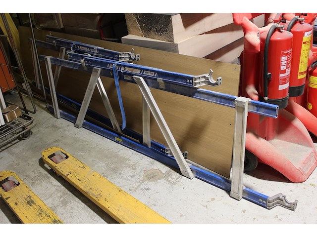 Steiger asc bestaande uit 6 zijdelen, 2 opzetstukken, 2 leuningdelen, 3 loopplanken, 4 wielen, 2 voorloople... - afbeelding 5 van  5