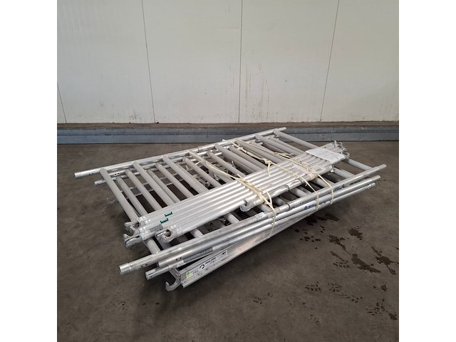 Steiger in onderdelen, o.a. connecting - afbeelding 1 van  7
