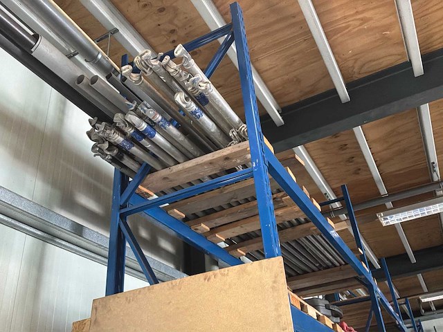 Steiger materiaal - afbeelding 5 van  5