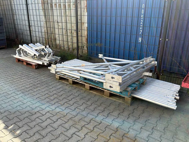 Steiger materiaal - afbeelding 1 van  5