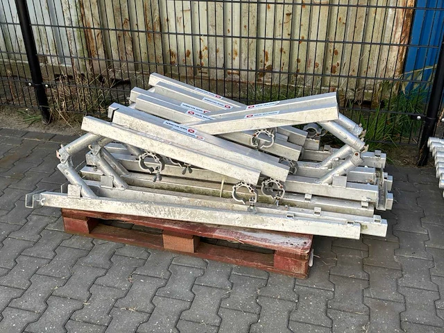 Steiger materiaal - afbeelding 4 van  5