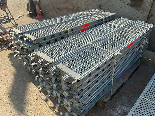 Steiger materiaal - afbeelding 18 van  20