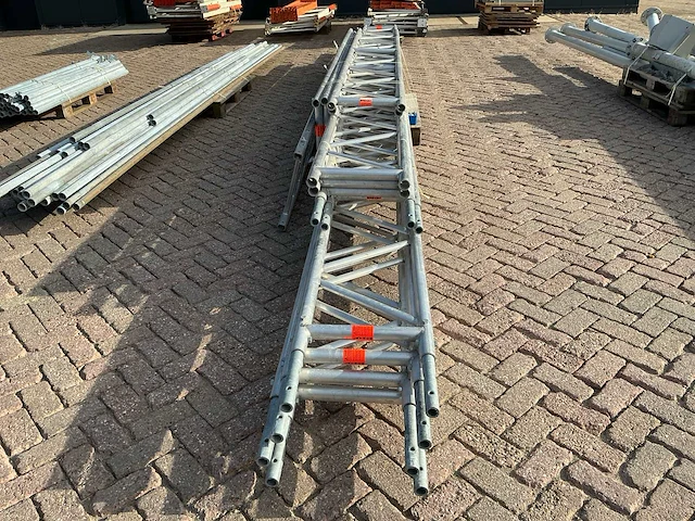 Steiger materiaal - afbeelding 1 van  20