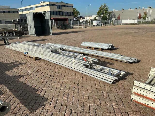 Steiger materiaal - afbeelding 18 van  20