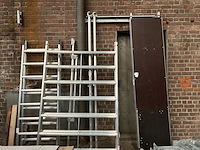 Steiger onderdelen w.o. platform en staanders zarges - afbeelding 1 van  8