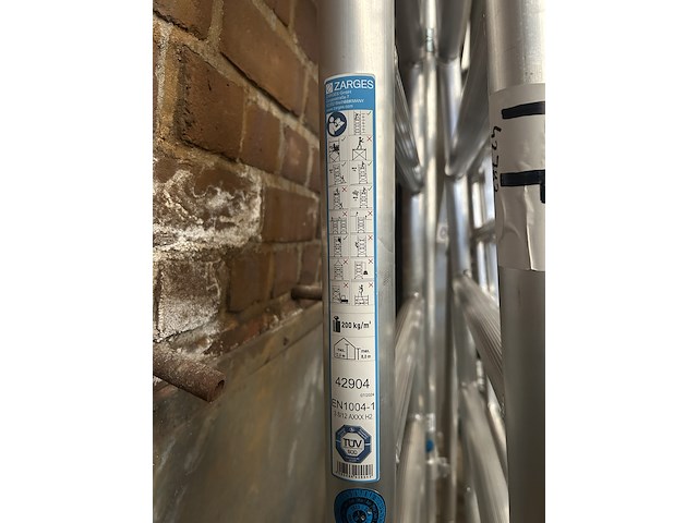 Steiger onderdelen w.o. platform en staanders zarges - afbeelding 6 van  8