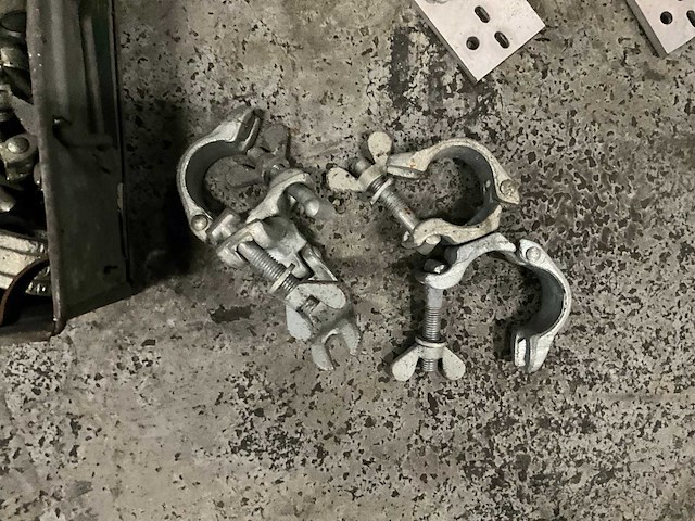 Steiger toebehoren o.a. buiskoppelingen, aluminium voetplaten - afbeelding 3 van  8