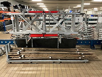 Steigerjuk met diverse steigeronderdelen - afbeelding 2 van  7