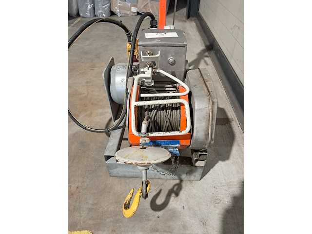 Steigerlier met zwenkarm 230v ~ imer, tr225 nf, bouwjaar 2012 - afbeelding 13 van  14