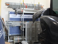 Steigermaterialen in de stellingen en in stapelbokken w.o. loopplanken en buismateriaal. bestaande uit ca. ... - afbeelding 7 van  12