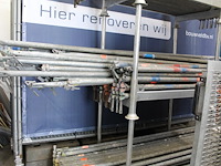 Steigermaterialen in de stellingen en in stapelbokken w.o. loopplanken en buismateriaal. bestaande uit ca. ... - afbeelding 9 van  12