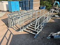 Steigertrap met bordes - afbeelding 1 van  8