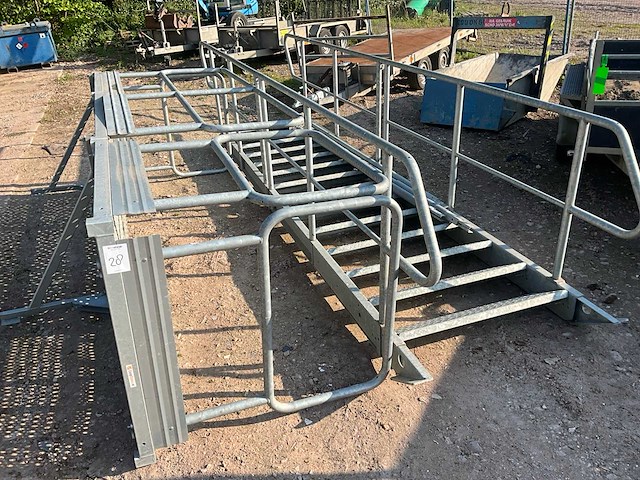 Steigertrap met bordes - afbeelding 2 van  8