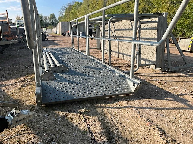 Steigertrap met bordes - afbeelding 5 van  8