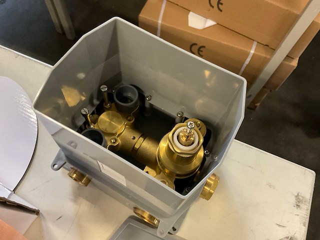 Steinberg push tronic vloerinbouwdeel badkraan - afbeelding 2 van  2