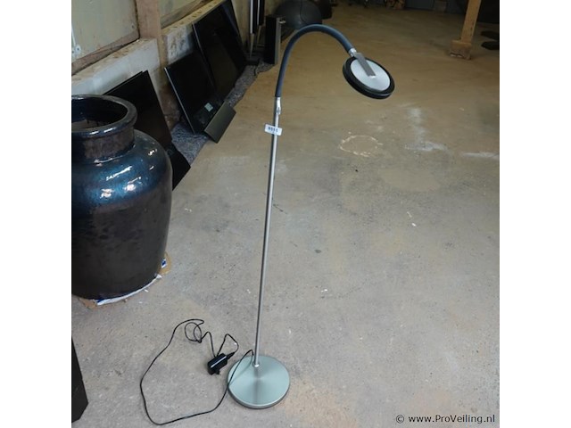 Steinhauer staande multiverstelbare lamp - afbeelding 2 van  5