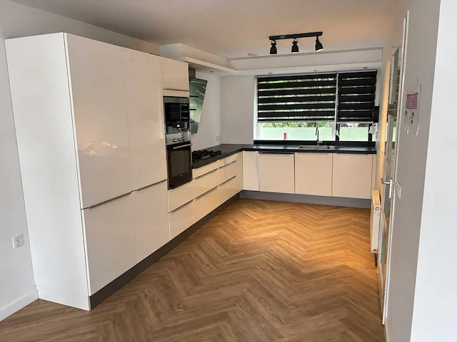 Steinhaus - keuken met apparatuur - afbeelding 1 van  30