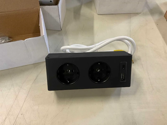 Stekkerdoos opbouw kombibox - afbeelding 2 van  3