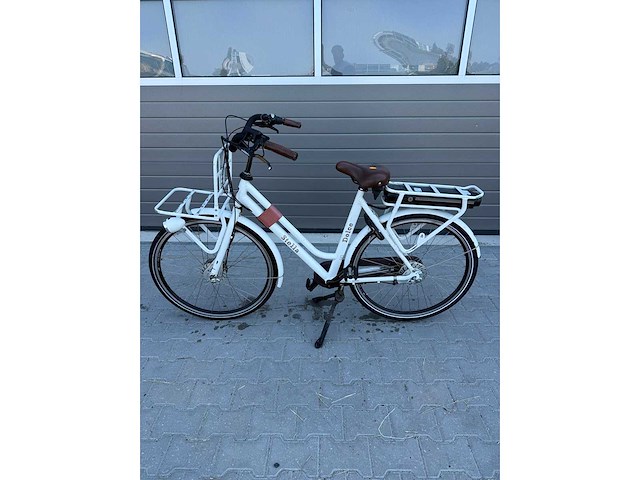 Stella - femme fatale - elektrische fiets - afbeelding 1 van  4