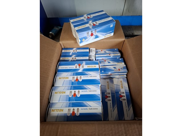 Stelling met assortiment lampen - afbeelding 6 van  6