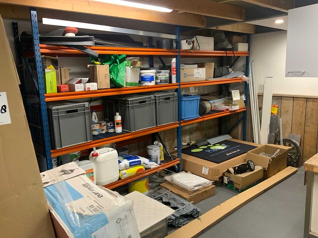 Stelling met bouw en bevestigingsmateriaal - afbeelding 1 van  6