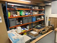 Stelling met bouw en bevestigingsmateriaal - afbeelding 1 van  6