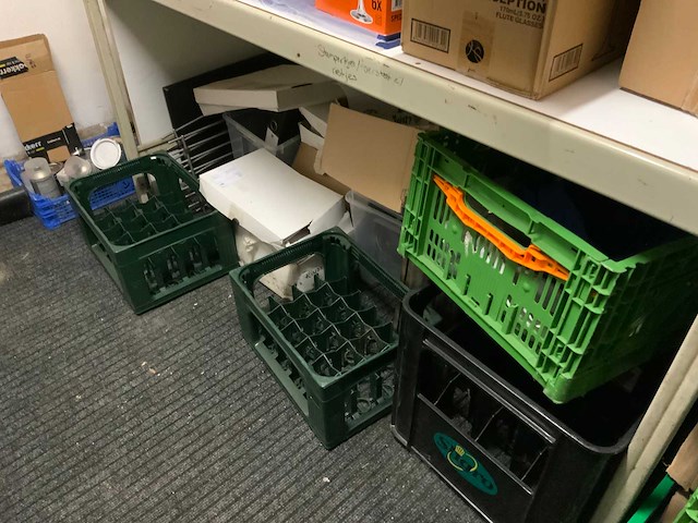 Stelling met diverse horeca benodigdheden (2x) - afbeelding 2 van  20