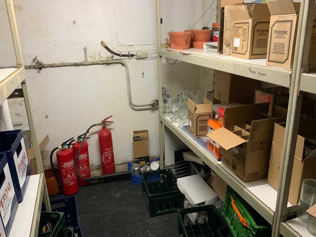 Stelling met diverse horeca benodigdheden (2x) - afbeelding 18 van  20