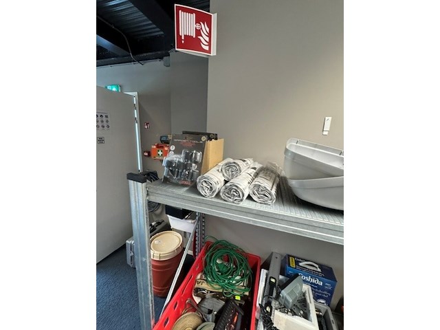 Stelling met diversen - afbeelding 10 van  11