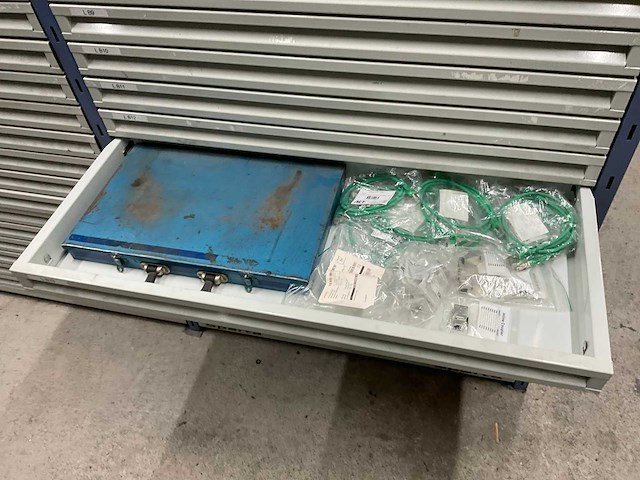 Stelling met elektromateriaal - afbeelding 6 van  32