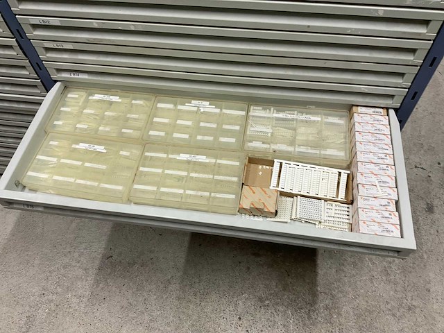 Stelling met elektromateriaal - afbeelding 8 van  32