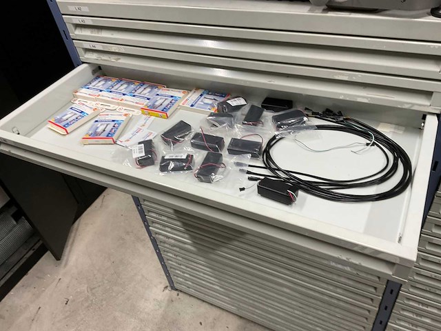 Stelling met elektromateriaal - afbeelding 11 van  32