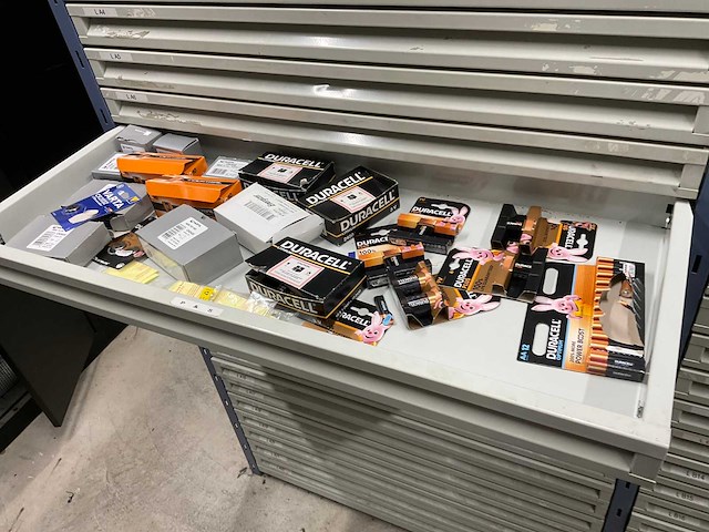 Stelling met elektromateriaal - afbeelding 14 van  32