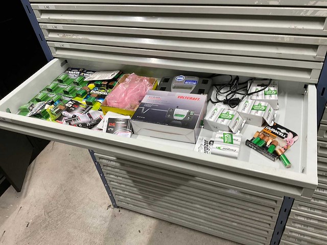 Stelling met elektromateriaal - afbeelding 15 van  32