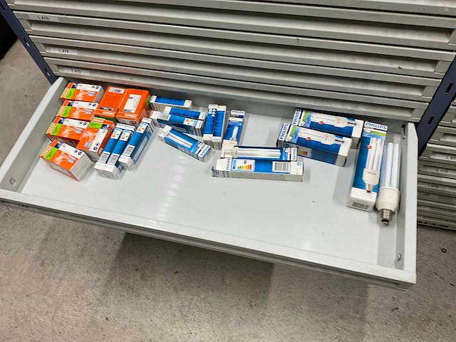 Stelling met elektromateriaal - afbeelding 20 van  32