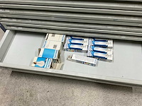 Stelling met elektromateriaal - afbeelding 26 van  32