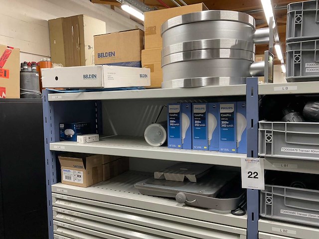 Stelling met elektromateriaal - afbeelding 23 van  32