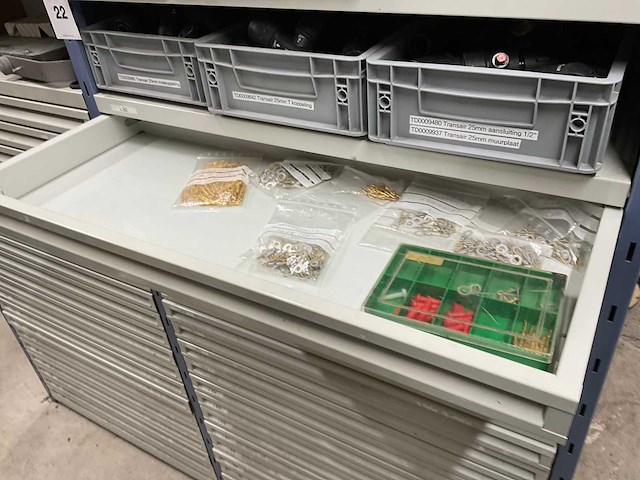 Stelling met elektromateriaal - afbeelding 27 van  32