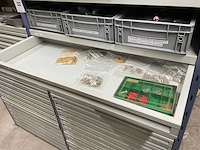 Stelling met elektromateriaal - afbeelding 27 van  32