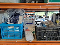 Stelling met inhoud schoonmaakmiddel - afbeelding 12 van  13