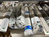 Stelling met inhoud waaronder; ventilatieroosters en vensterbanken - afbeelding 2 van  15