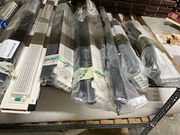 Stelling met inhoud waaronder; ventilatieroosters en vensterbanken - afbeelding 3 van  15