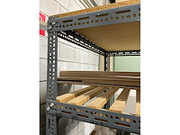 Stelling met inhoud waaronder; ventilatieroosters en vensterbanken - afbeelding 4 van  15