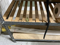 Stelling met inhoud waaronder; ventilatieroosters en vensterbanken - afbeelding 5 van  15