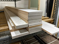 Stelling met inhoud waaronder; ventilatieroosters en vensterbanken - afbeelding 12 van  15