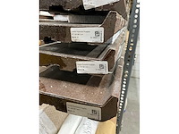 Stelling met inhoud waaronder; ventilatieroosters en vensterbanken - afbeelding 14 van  15