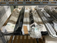 Stelling met inhoud waaronder; ventilatieroosters en vensterbanken - afbeelding 15 van  15